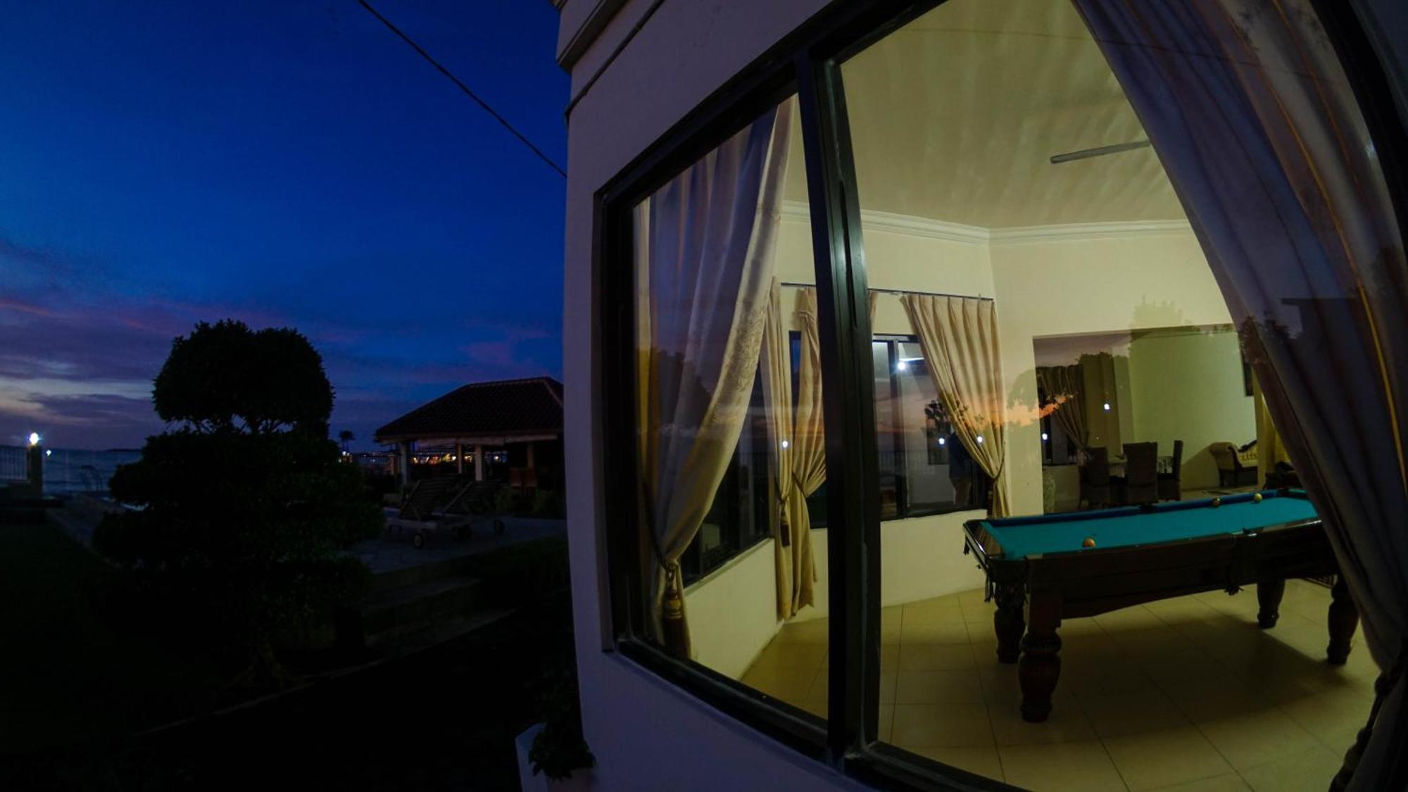 Seaview Beach Resort Jepara Exteriör bild