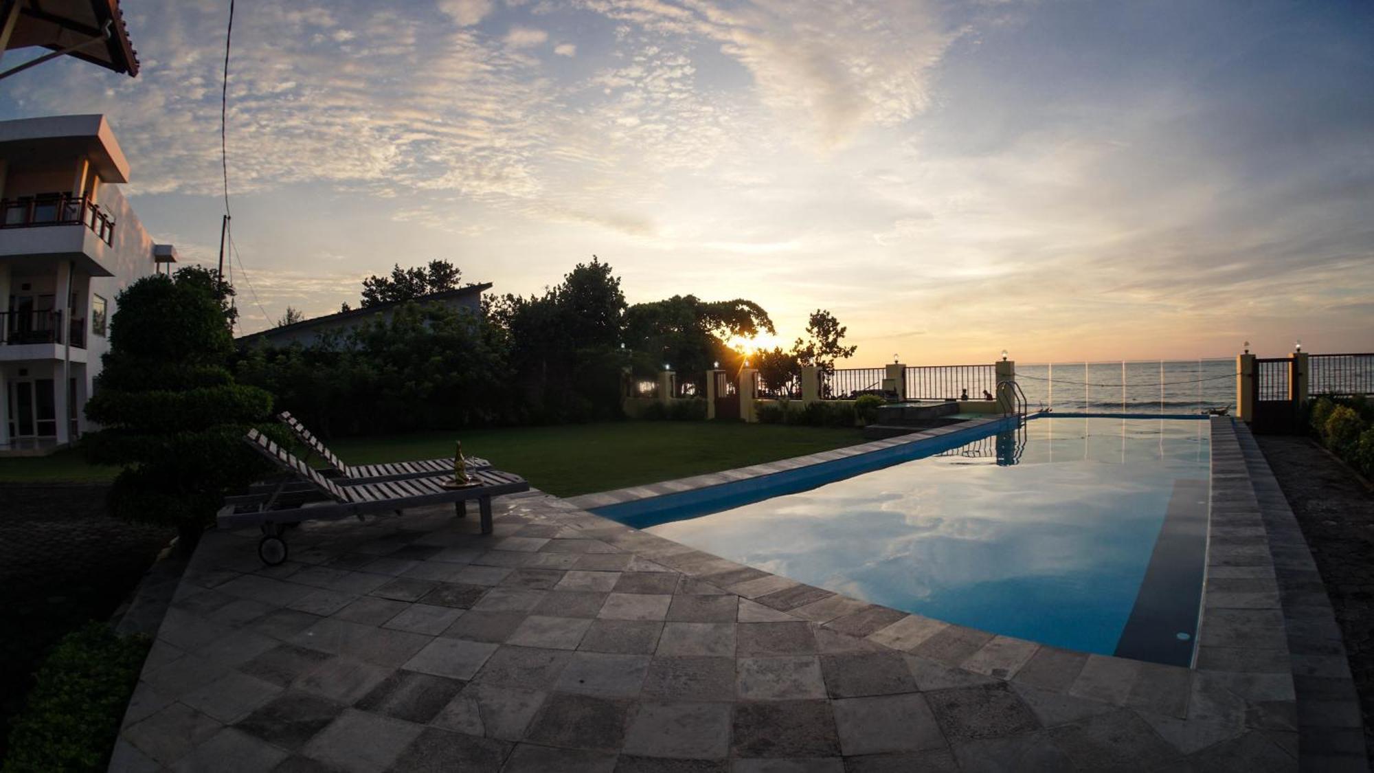 Seaview Beach Resort Jepara Exteriör bild